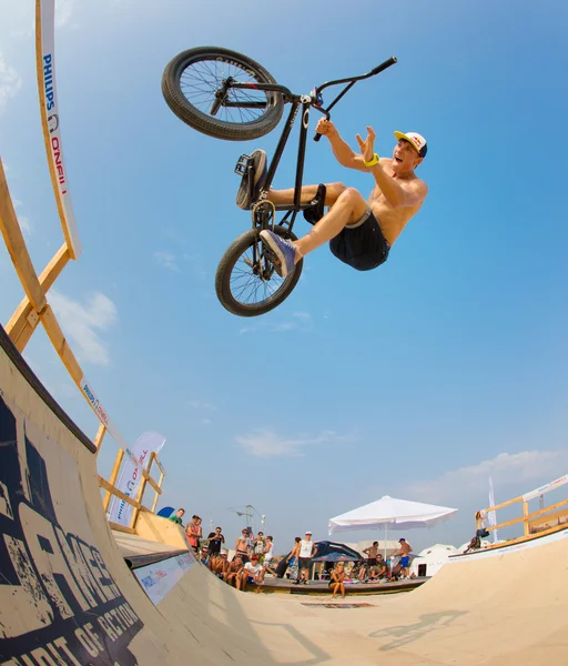 BMX Rider on ramp — Stock Photo, Image