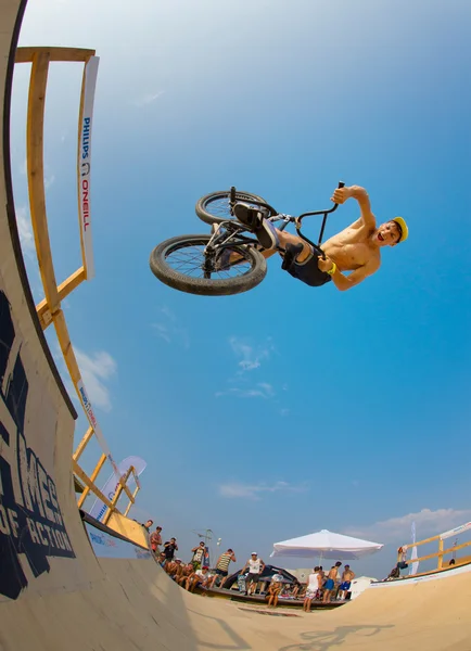 BMX Rider on ramp — Stock Photo, Image