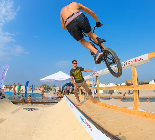 BMX Rider on ramp — Stock Photo, Image