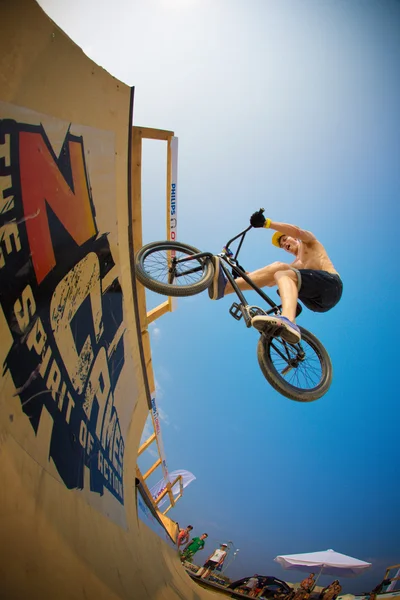 BMX Rider on ramp — Stock Photo, Image