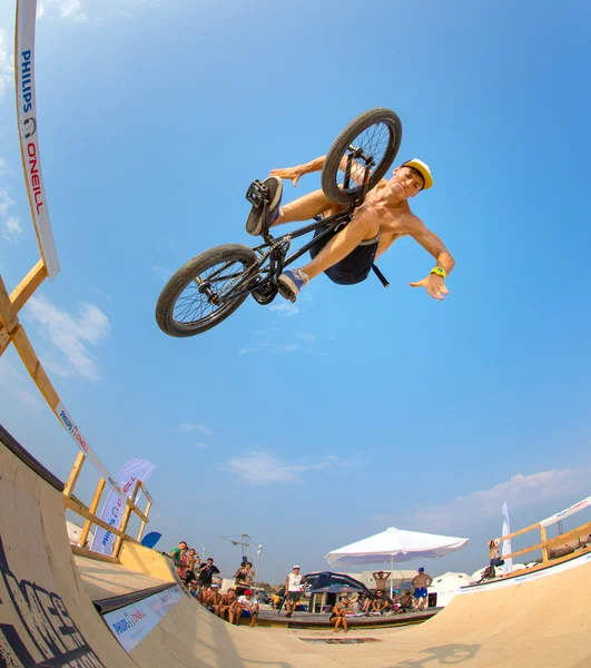 BMX rider sulla rampa — Foto Stock