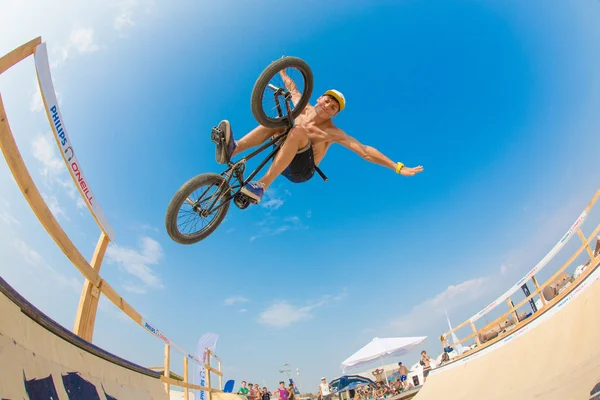 BMX Rider on ramp — Stock Photo, Image