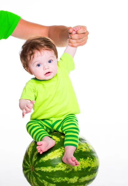 Liten pojke med vattenmelon — Stockfoto