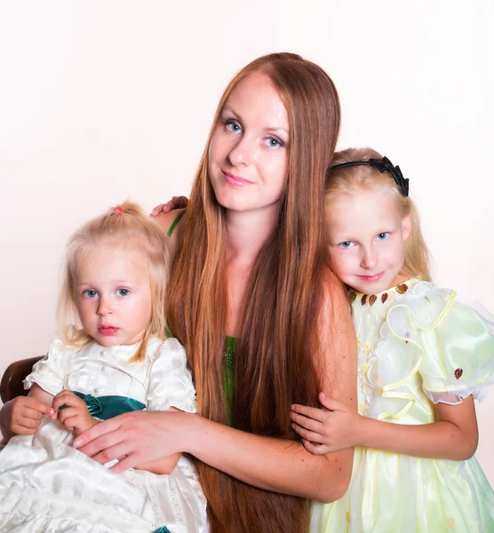 Mother with two daughters — Stock Photo, Image