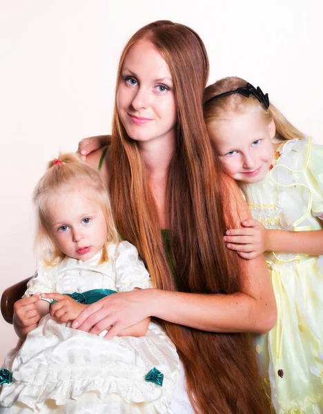 Mother with two daughters — Stock Photo, Image