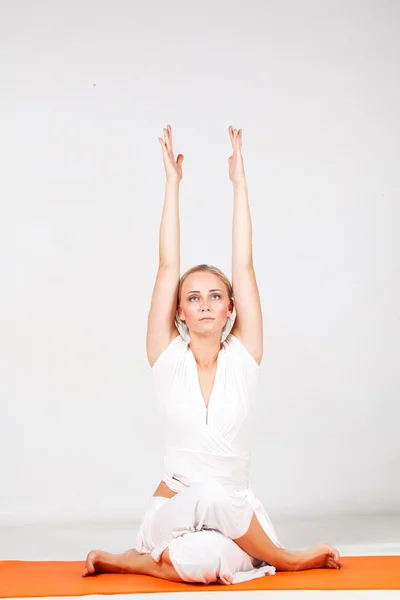 Ejercicio yoga — Foto de Stock