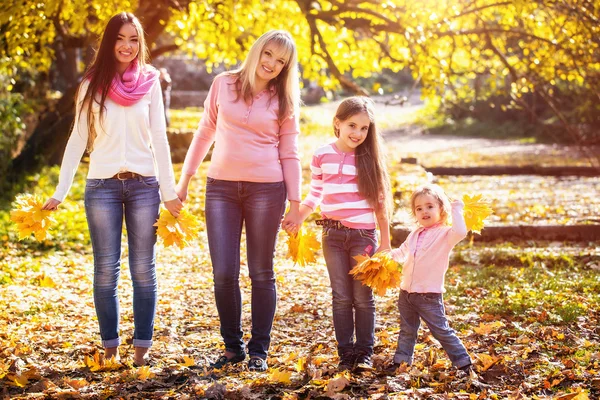 Family in autumn park — Stock Photo, Image