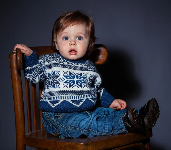 Kleiner Junge im Atelier — Stockfoto