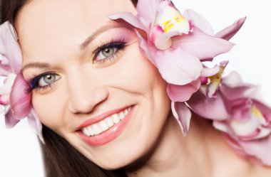 Orkide saç ile kız