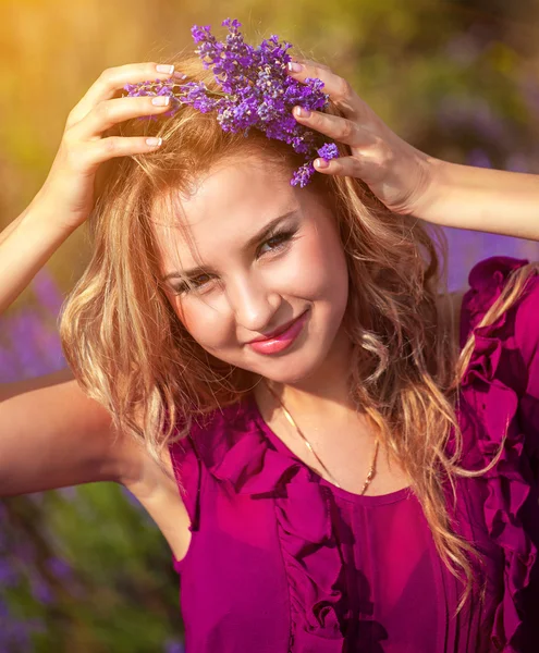 Beautiful girl on the lavender field — Stock Photo, Image