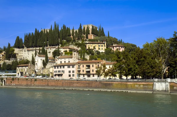 Adige river i verona — Stockfoto