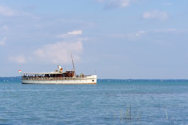 balaton Gölü üzerinde gemi