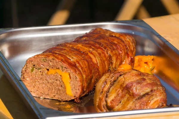 Мясо барбекю на открытом воздухе — стоковое фото