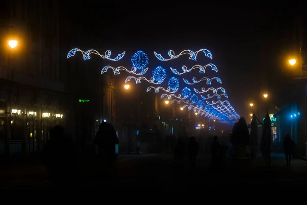 Noite luzes da cidade em Szeged antes do Natal na Hungria — Fotografia de Stock