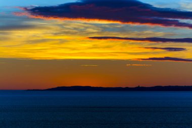 Kışın Balatonakarattya 'daki tepeden gün batımı