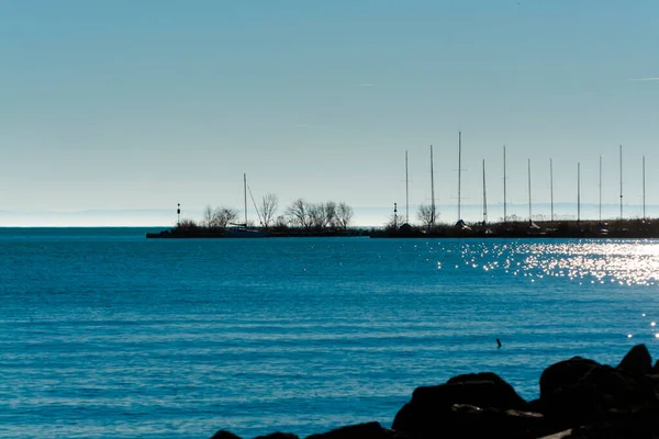 Strand Van Balatonalmadi Een Zonnige Winterdag — Stockfoto