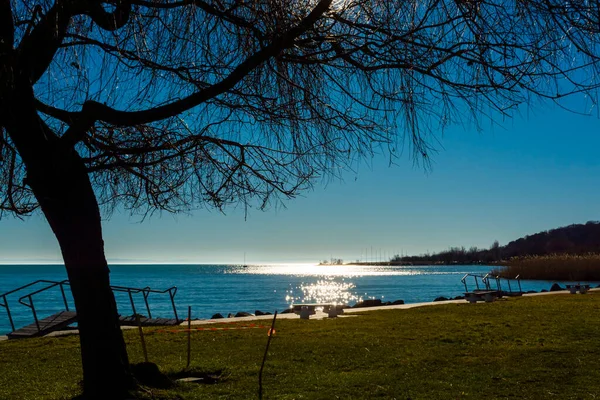 Pláž Balatonalmadi Slunečném Zimním Dni — Stock fotografie