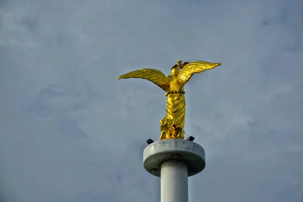 巴拉顿湖Siofok港的天使雕像 — 图库照片