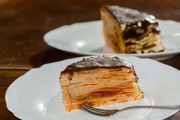 Pannenkoek Met Walnoten Abrikozenjam Bedekt Met Chocolade — Stockfoto