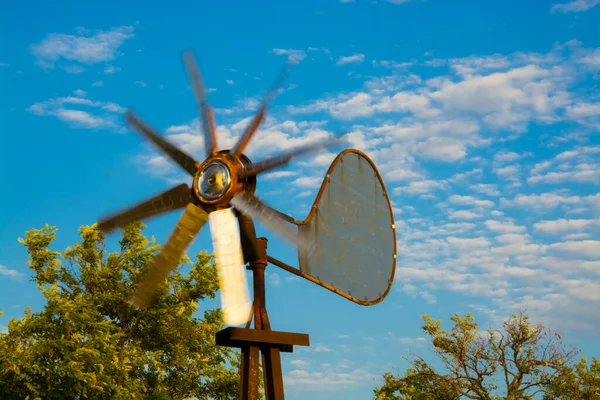 Tin Pinwheel Working Windy Weather — Zdjęcie stockowe