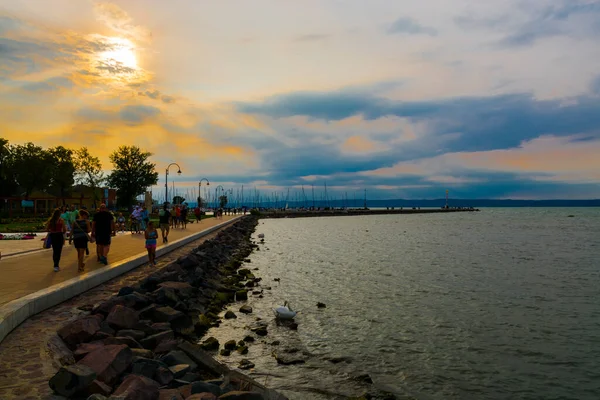 Siofok งการ งหาคม 2022 สภาพอากาศพาย และพระอาท ตกท ชายหาดของซ โอเน องเท — ภาพถ่ายสต็อก