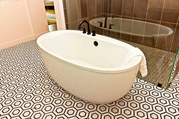 Banheira Moderna Banheiro Quarto Principal — Fotografia de Stock