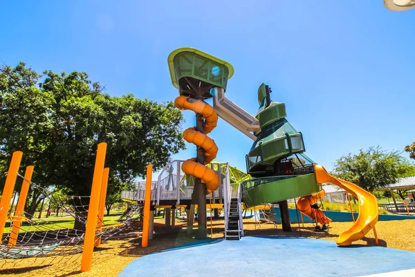 Ücretsiz Halk Parkı Nda Çocukların Oyun Aletleri — Stok fotoğraf