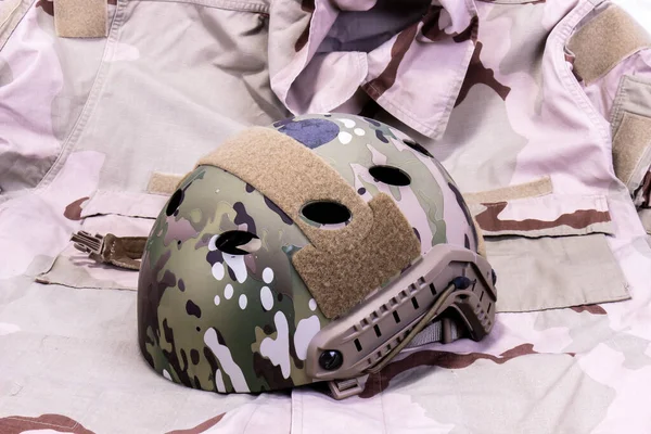 American Military Helmet Desert Camouflage Shirt — ストック写真
