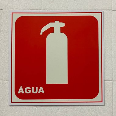 Fire extinguisher sign. Portuguese sign for Water.