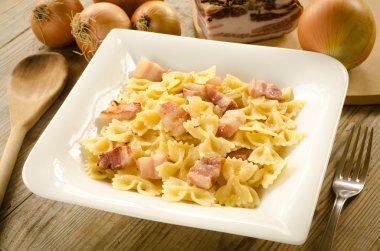 Farfalle pastırma ile