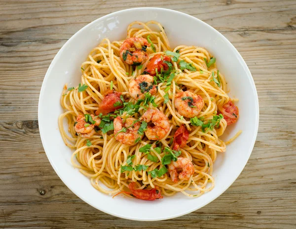 Spaghetti met garnalen — Stockfoto