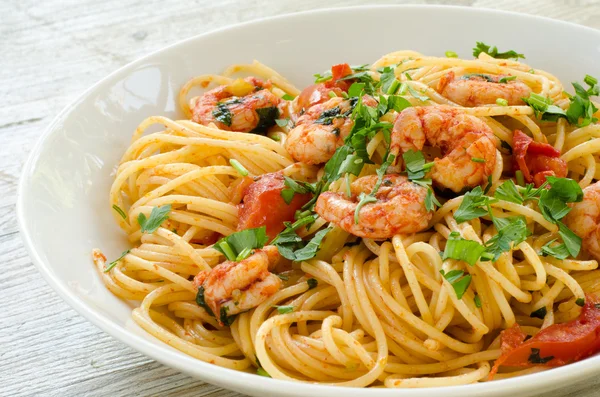 Spaghetti with shrimps — Stock Photo, Image