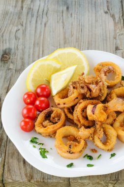 Kızarmış kalamar halkaları