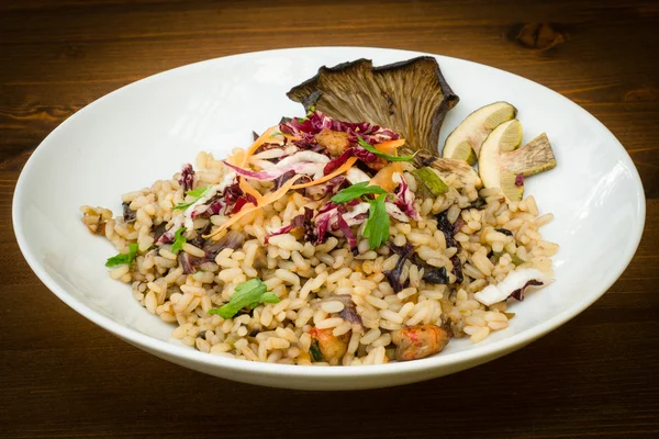 Arroz con varias verduras y camarones —  Fotos de Stock