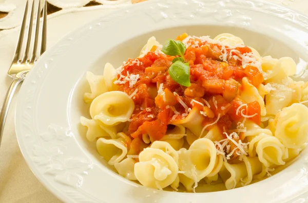 Gigli z sosem pomidorowym — Zdjęcie stockowe