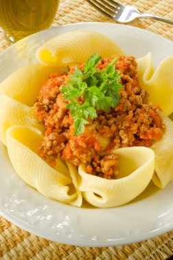 lumaconi yahni sos ile