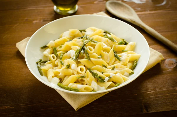 Penne with asparagus and cream — Stock Photo, Image