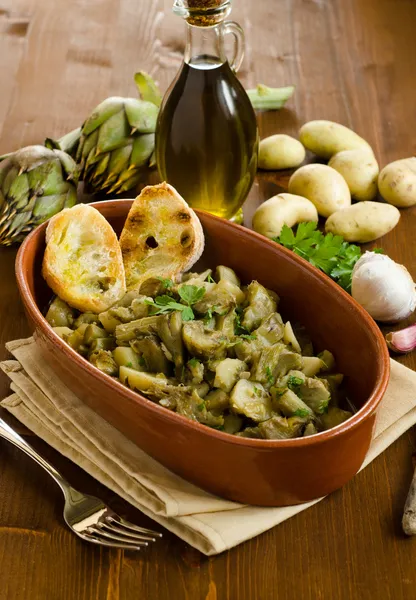 Estofado de alcachofa y patata —  Fotos de Stock