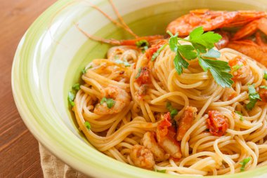 Spagetti karides ile