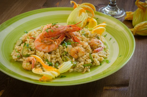 Risotto con gambas y calabacín —  Fotos de Stock