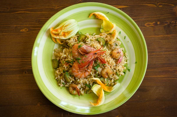 Risotto con gambas y calabacín —  Fotos de Stock