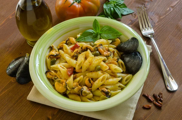 Penne con bottarga e cozze — Foto Stock