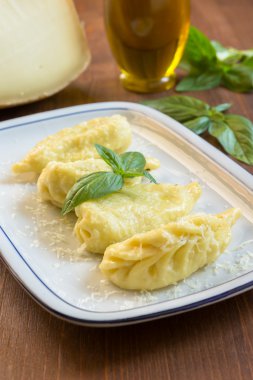 culurgiones, Sardunyalı makarna