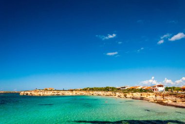 Sardinya, İtalya, Oristano yakınlarındaki s 'Anea Scoada' nın çarpıcı plajı. 