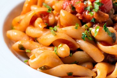 Bir tabak lezzetli makarna et soslu, İtalyan mutfağı. 