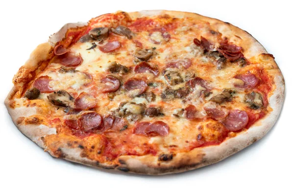 意大利菜 意大利肉馅和意大利腊肠披萨 免版税图库照片
