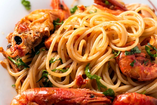 Placa Deliciosos Espaguetis Con Camarones Salsa Scampi Cocina Italiana — Foto de Stock