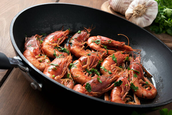 shrimps pan Mediterranean food