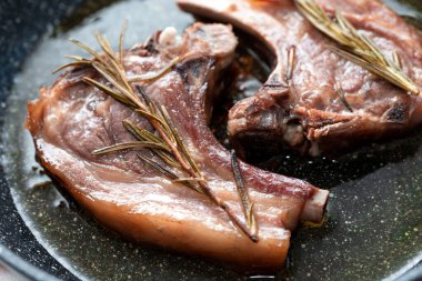 Yiyecekler. Lezzetli ete yakın. 