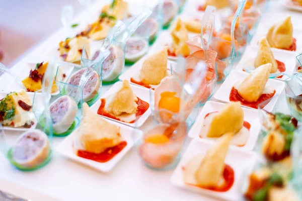 Atıştırmalıklar, parmak yiyecekleri, kapatın.